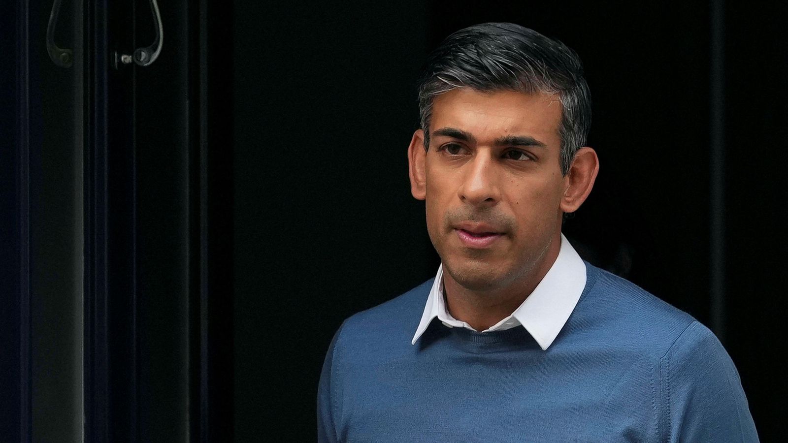 Rishi Sunak ix de sa casa, a Londres (arxiu)