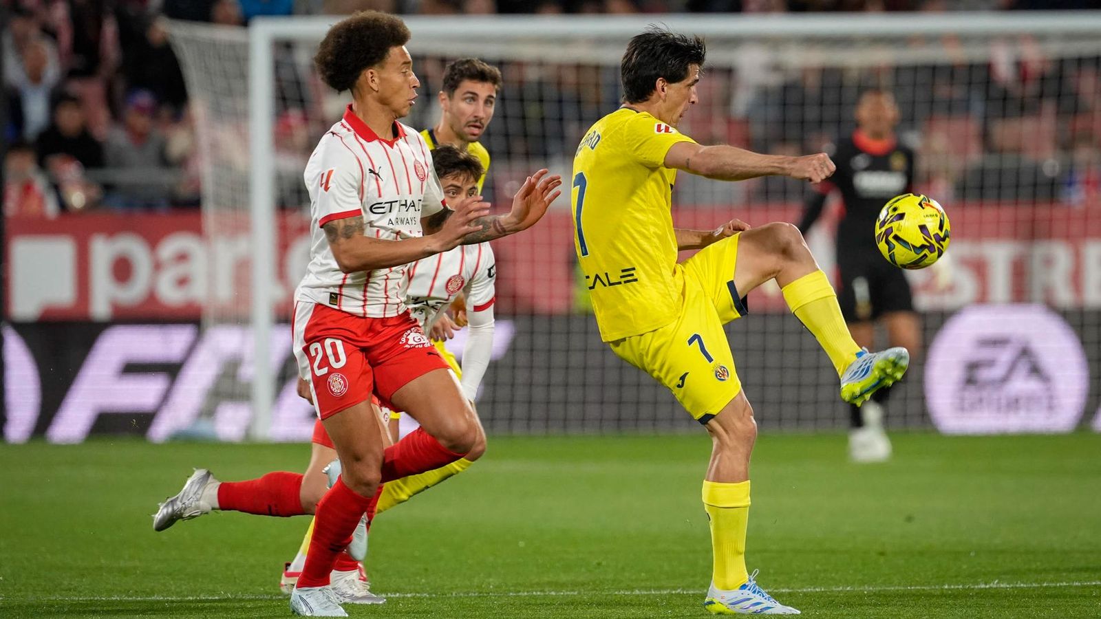 Gerard Moreno, en una acció del duel