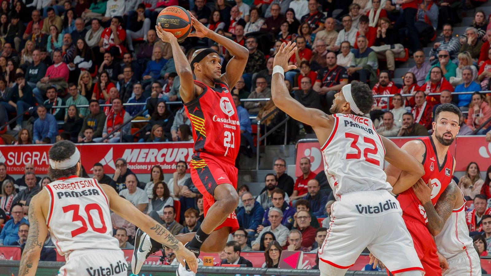 Robertson i Davies, en una acció defensiva