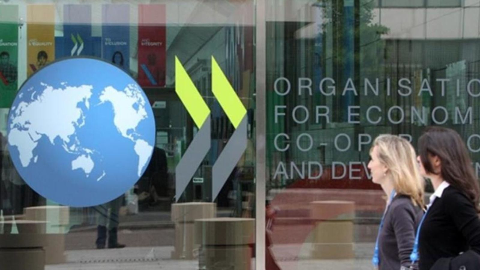 Baixa la taxa d\'atur de l\'OCDE per davall del 5,1%