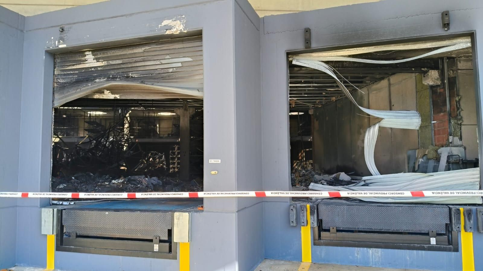 Així ha quedat la nau industrial incendiada