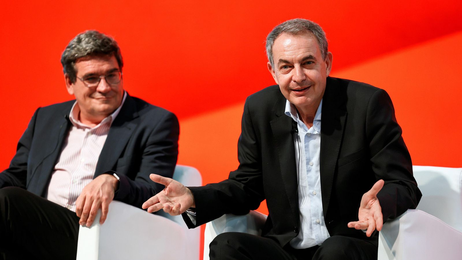 L'expresident José Luis Rodríguez Zapatero i el ministre d'Inclusió, Seguretat Social i Migracions, José Luis Escrivá