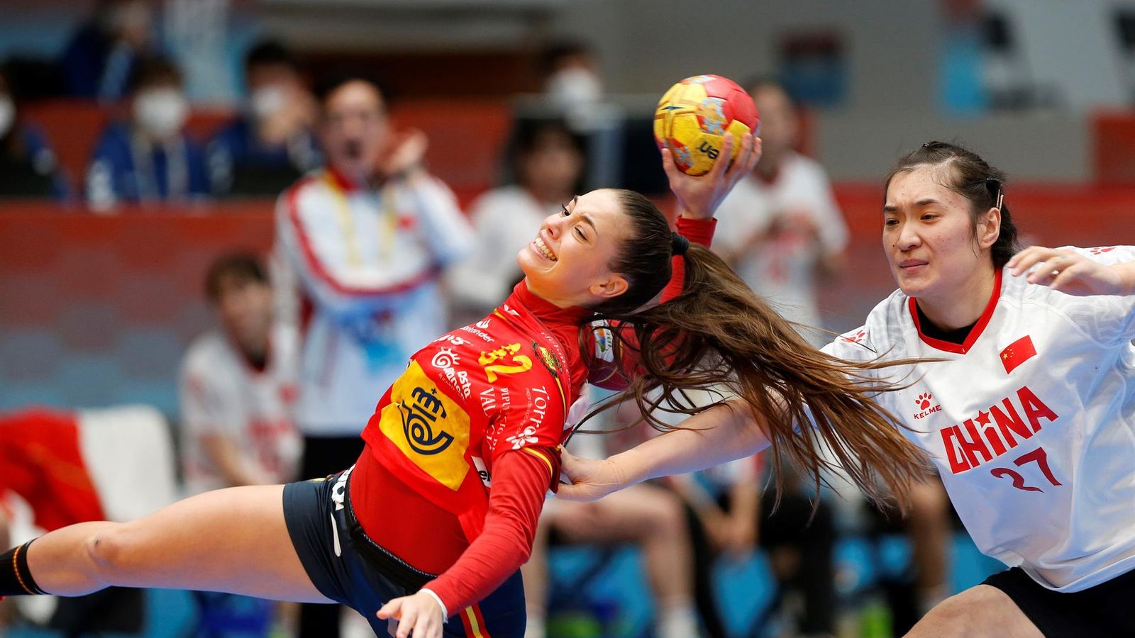 La valenciana Paula Arcos, en una acció del partit