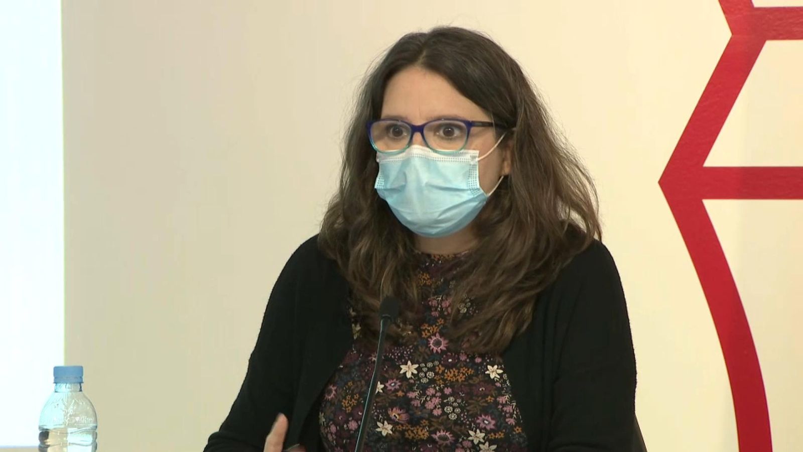 La vicepresidenta Mónica Oltra durant la roda de premsa posterior al ple del Consell