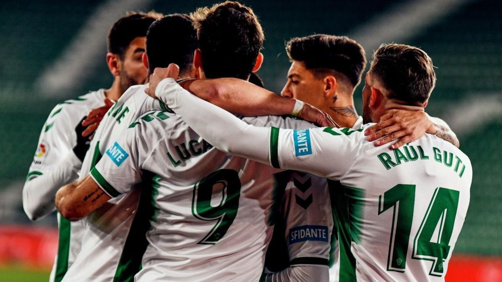 Els jugadors il·licitans celebren un gol