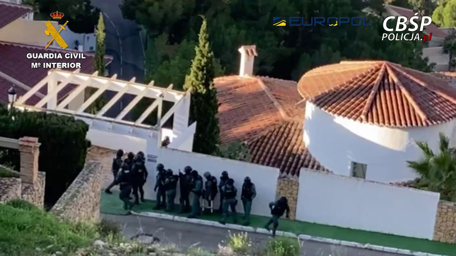Les forces policials, en el xalet d'Altea en què s'amagava el capitost de l'entramat