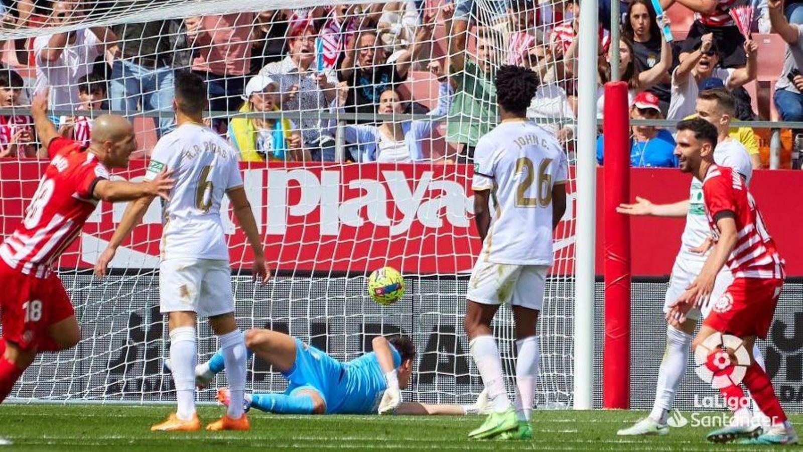 John i Bigas es lamenten després del segon gol