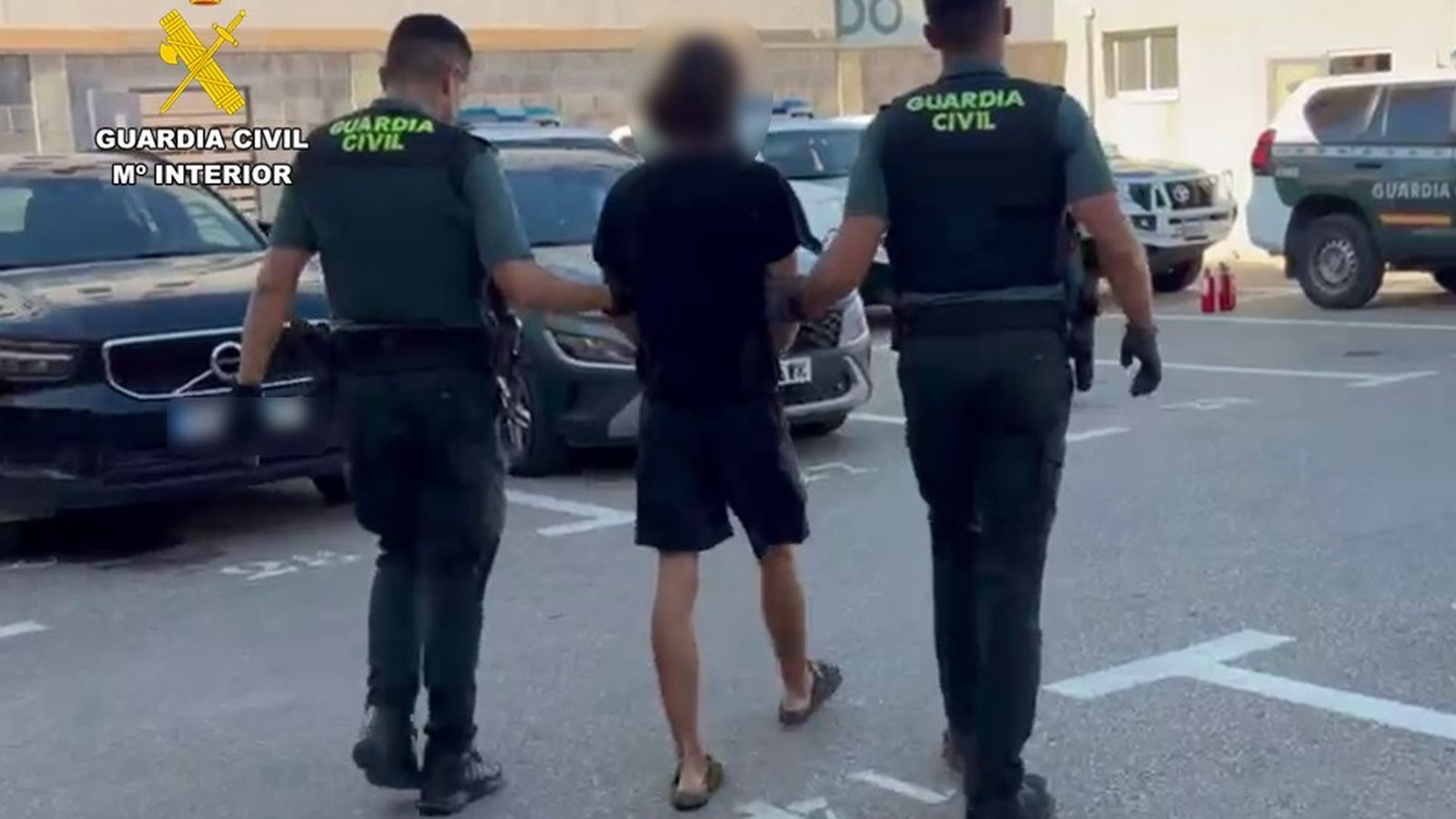 Un dels detinguts amb els agents