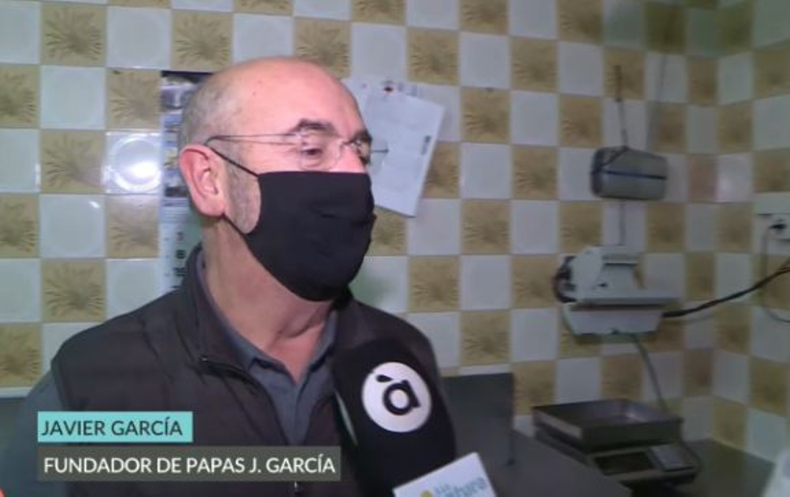 J. García junt amb Yolanda, la seua dona, van fundar Papas García el 1982