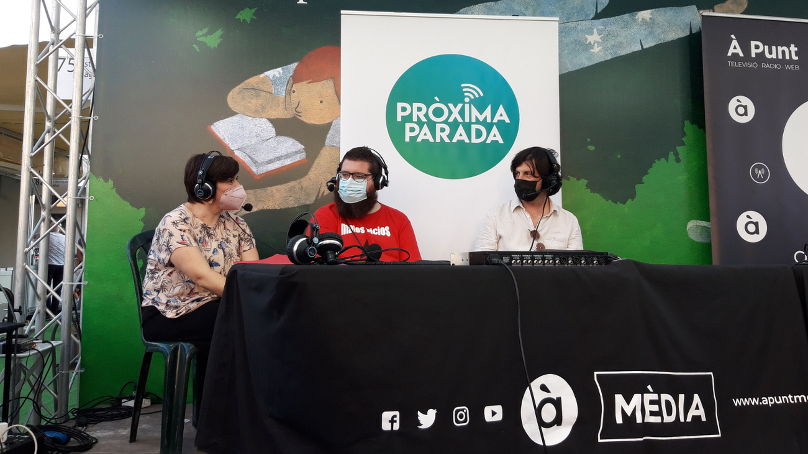 Els llibreters Maria Bravo, Jorge Cabezas i Pau Sif en Pròxima parada