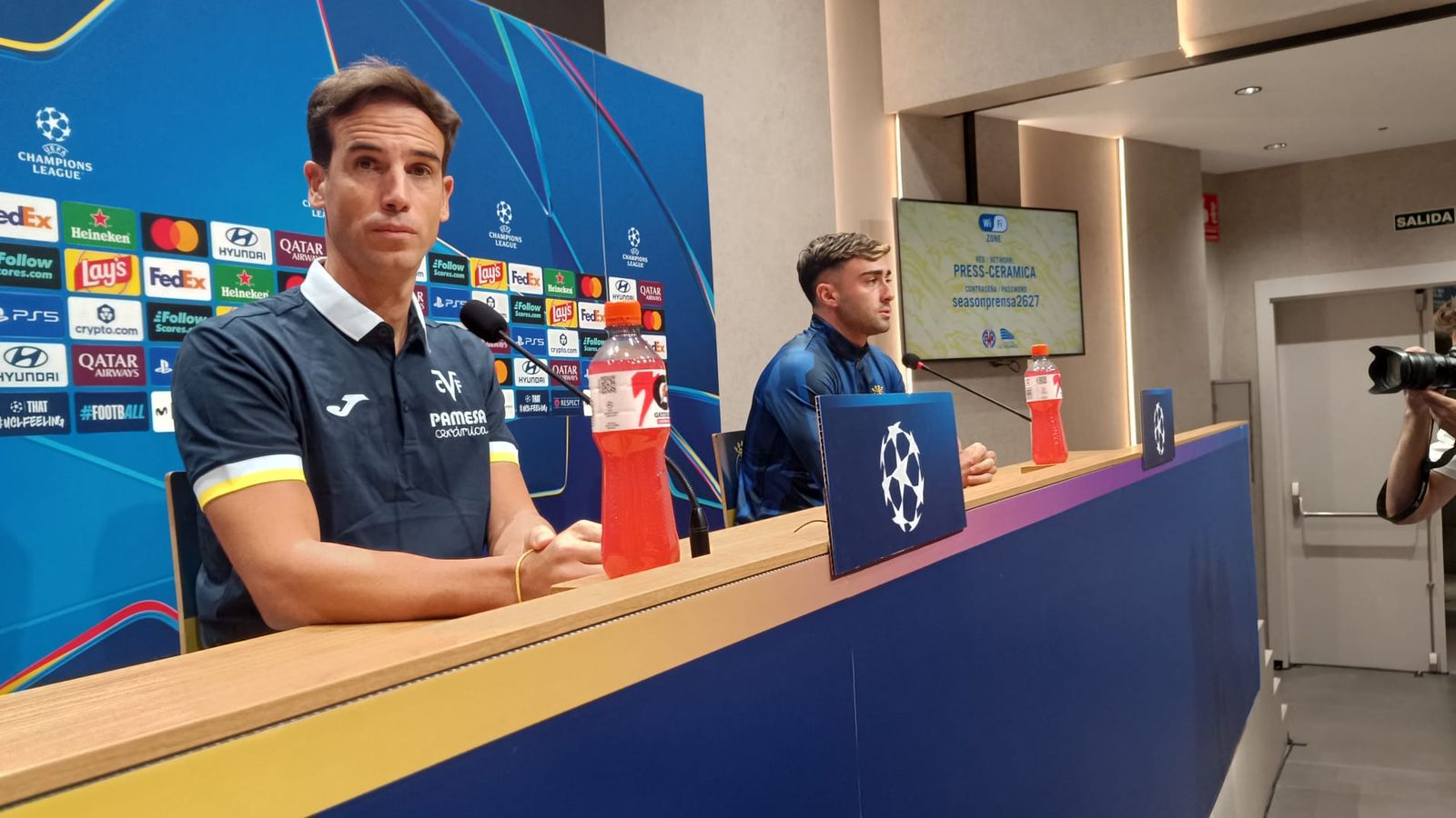 Iñigo Pérez i Alberto Moleiro han comparegut en la roda de premsa prèvia al Villarreal-Nàpols