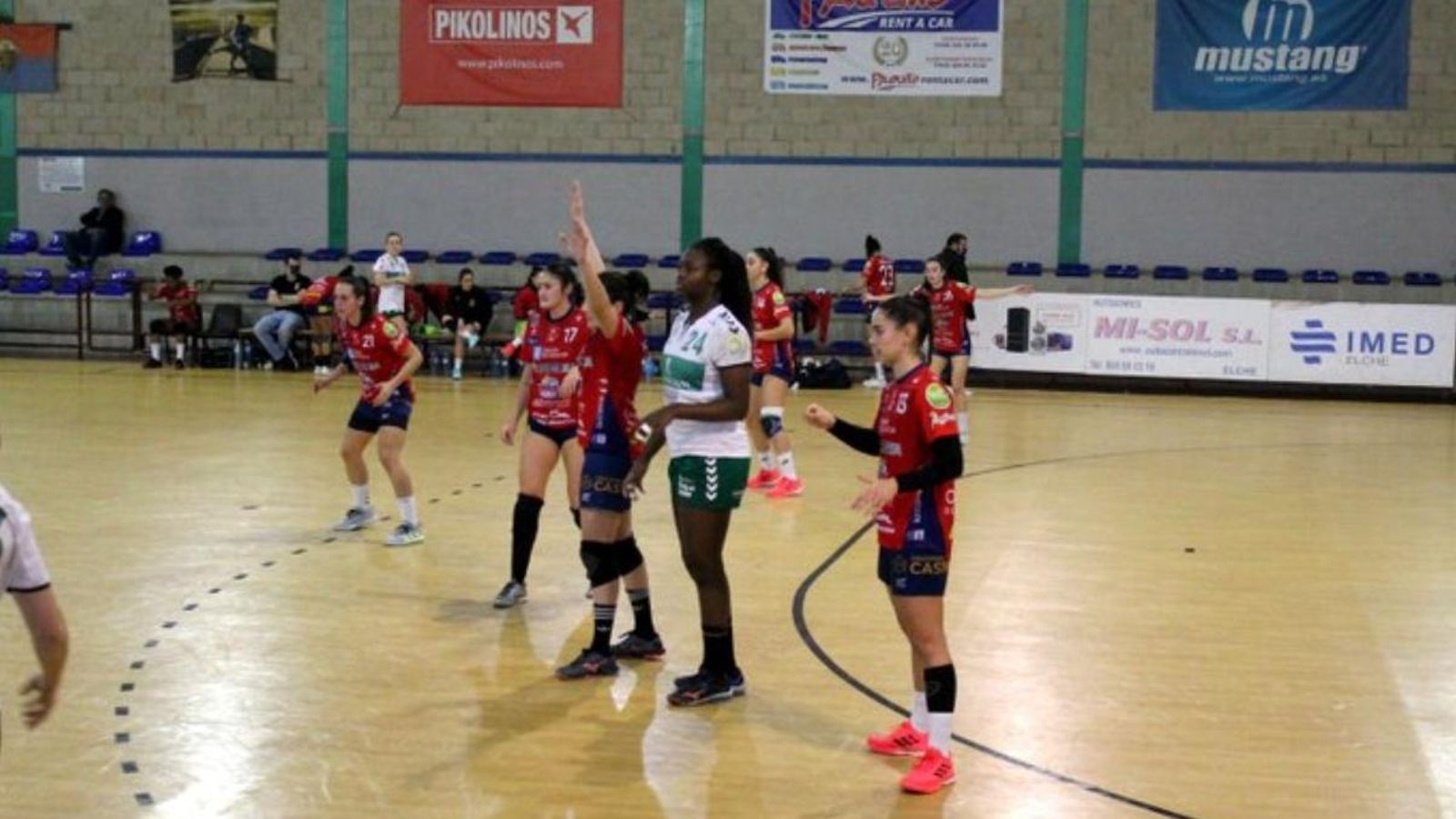 L'Elx es consolida entre els primers després de guanyar el Porriño (32-19)