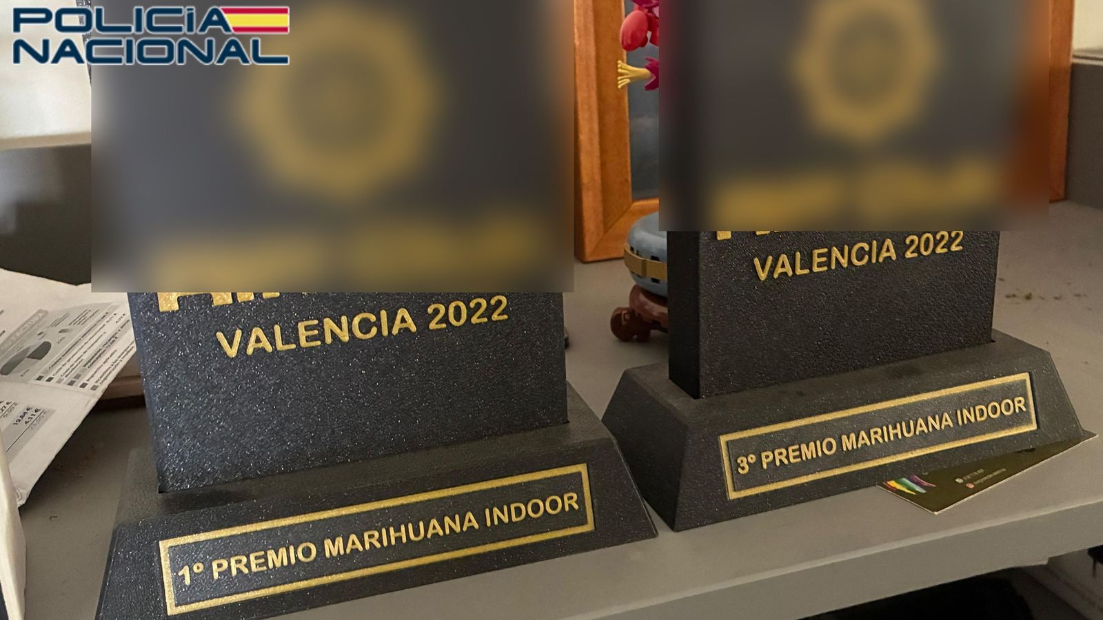 En imatge, alguns dels guardos que habien rebut els detinguts