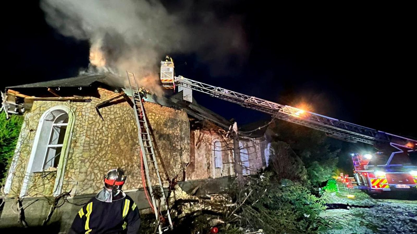 Edifici danyat per un atac rus aquesta passada nit amb drons a Kíev, Ucraïna