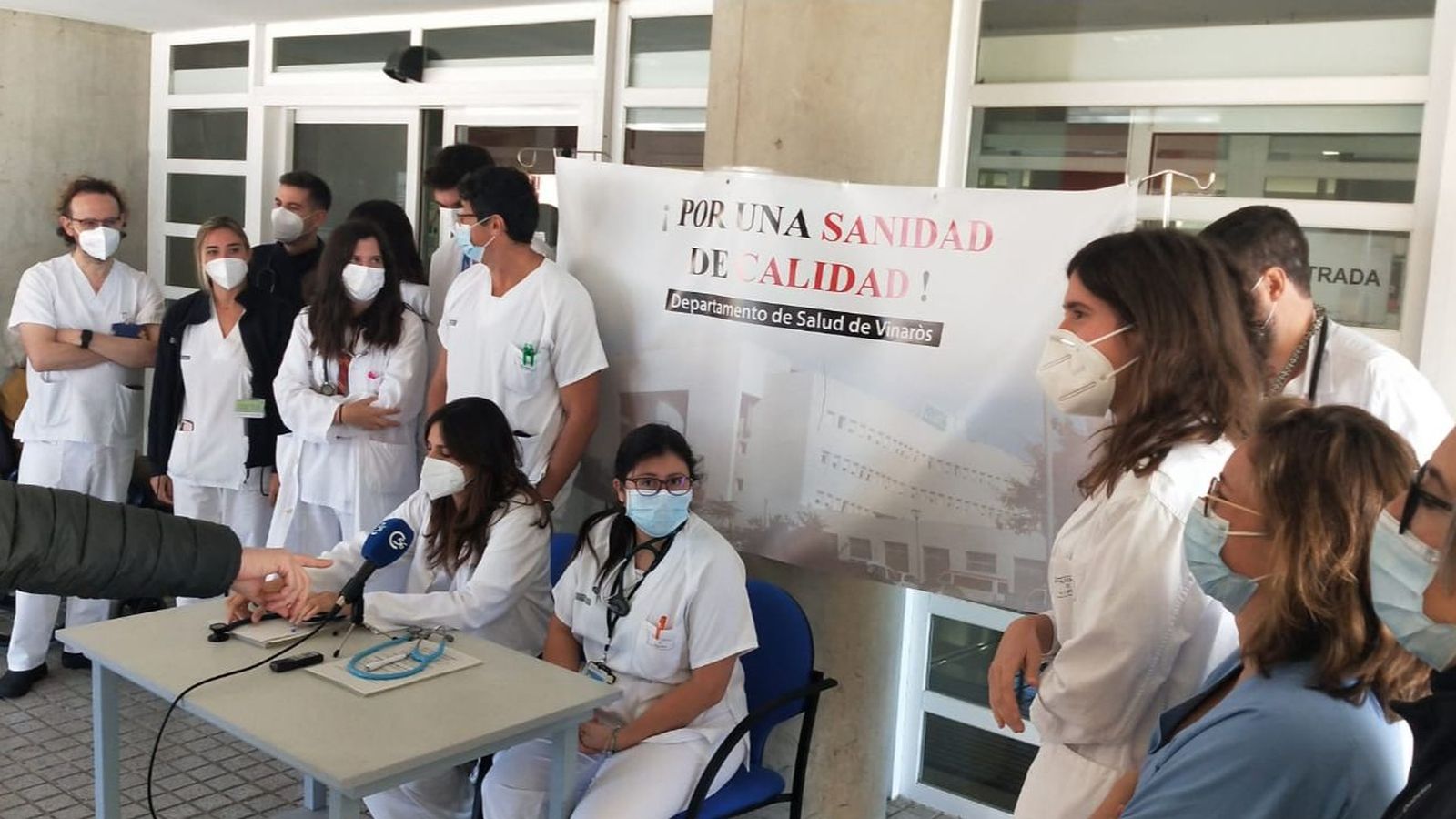 El personal amb contracte Covid del departament de salut de Vinaròs anuncia la replegada de firmes