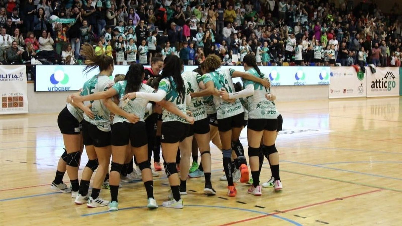 Les jugadores de l'Elx celebren el pas als quarts de final