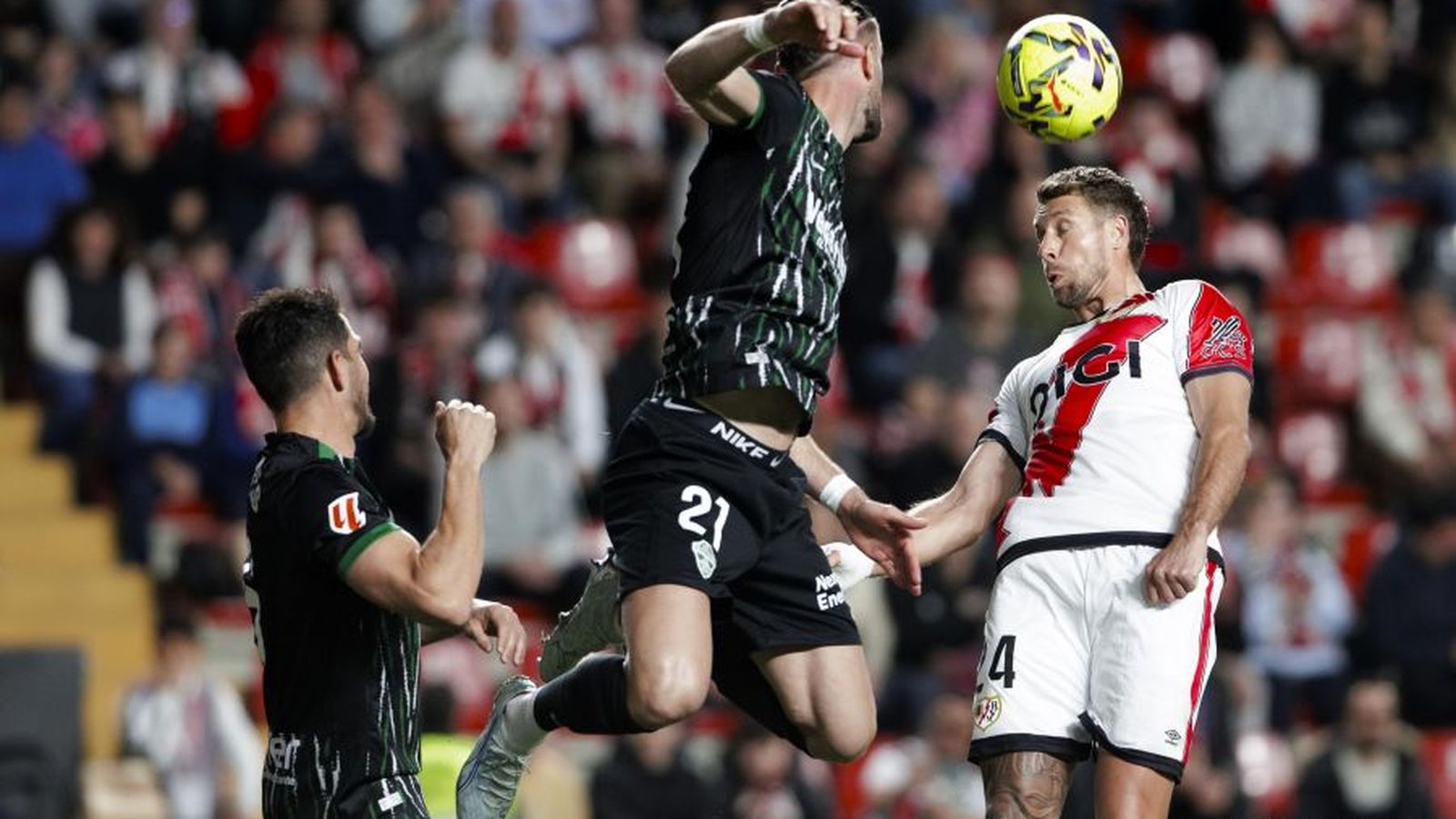 Una acció del partit a Vallecas