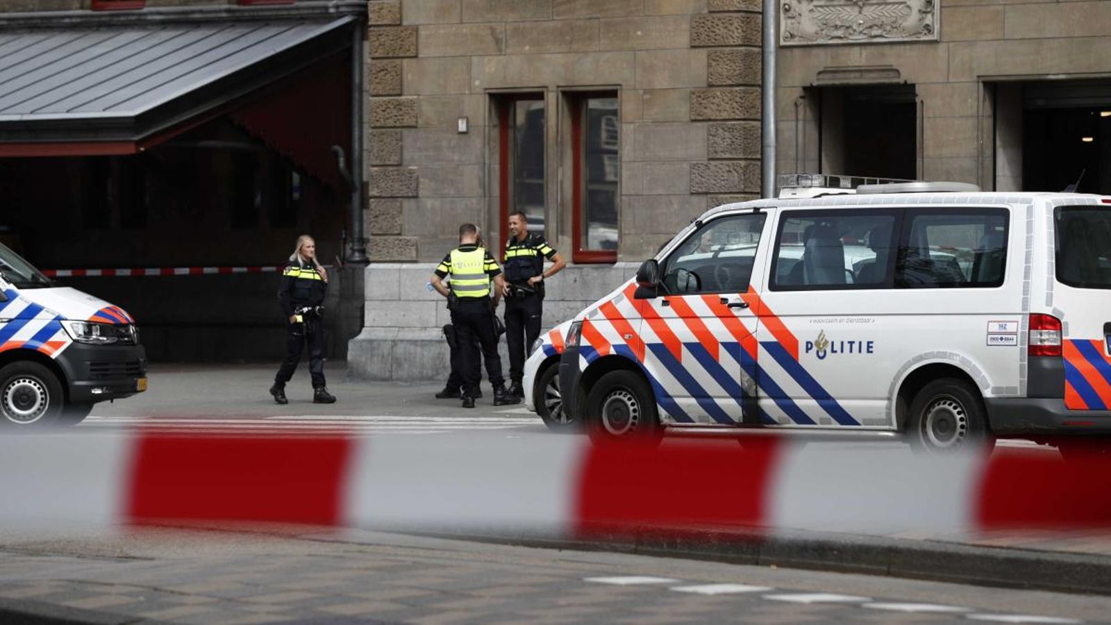 Policies a l'estació central de trens d'Amsterdam