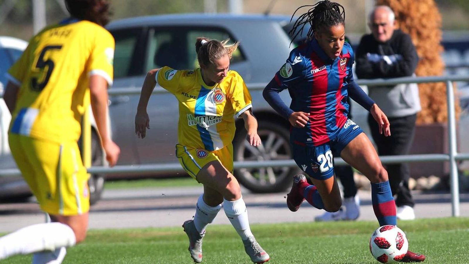 El Llevant femení s'ha posat entre els quatre primers de la classificació amb aquesta contundent victòria contra l'Espanyol
