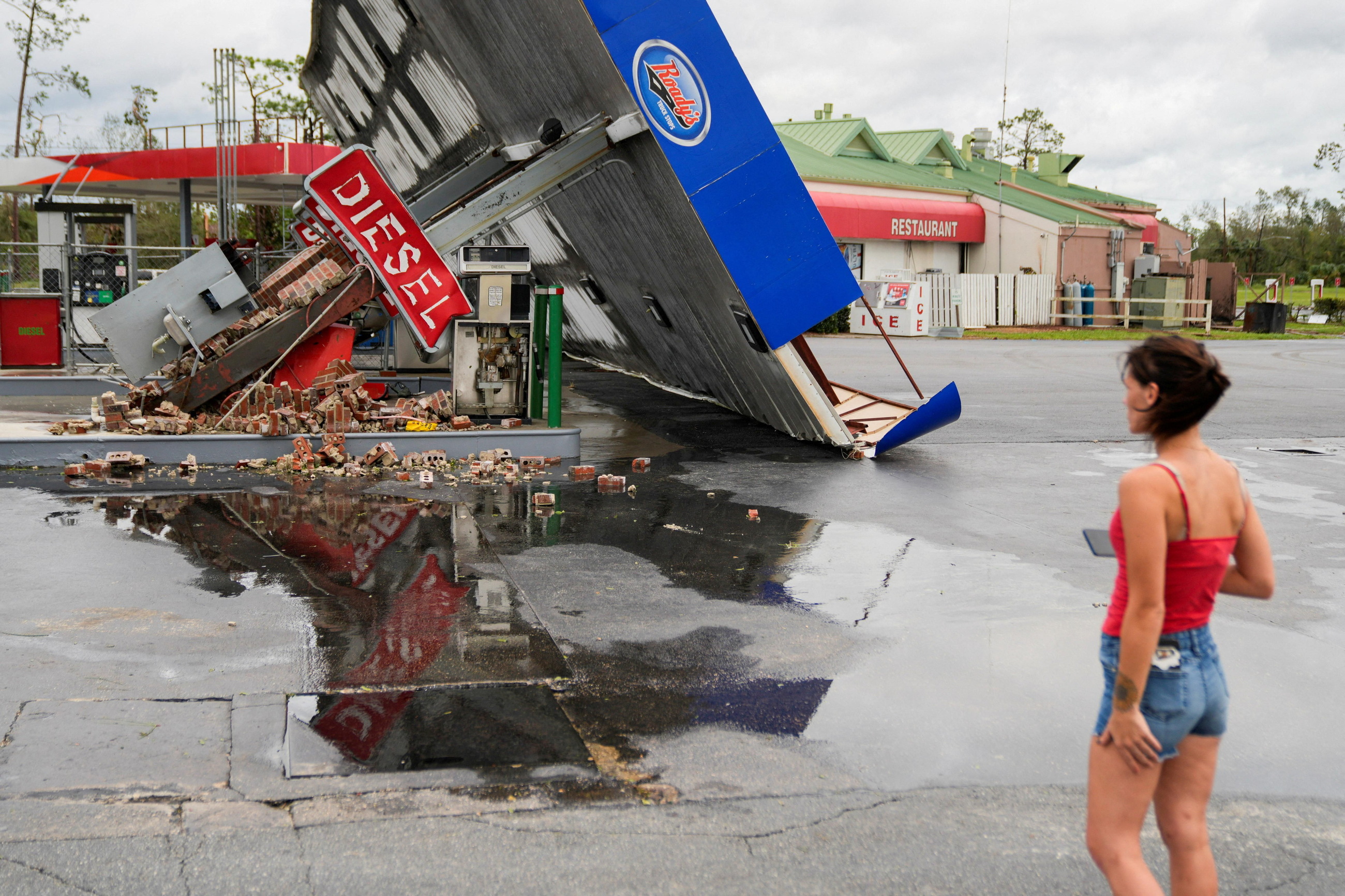 Una gasolinera destrossada a la ciutat de Perry Una gasolinera destrossada a la ciutat de Perry