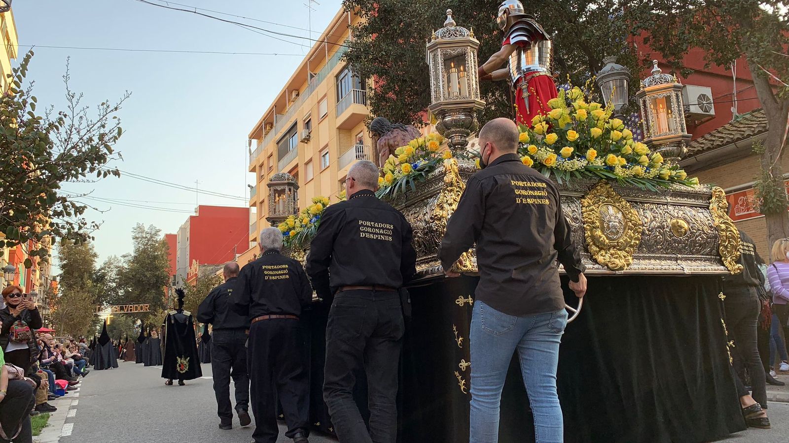 Portadors de la Coronació d'Espines en la processó del Cabanyal de València