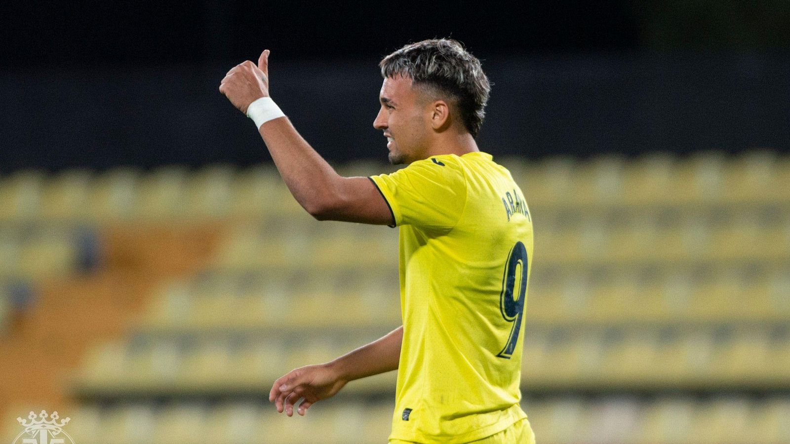 Arana celebra un gol