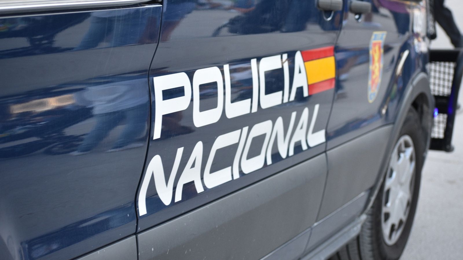 Els treballadors van agredir presumptament una menor de 17 anys i una jove de 18