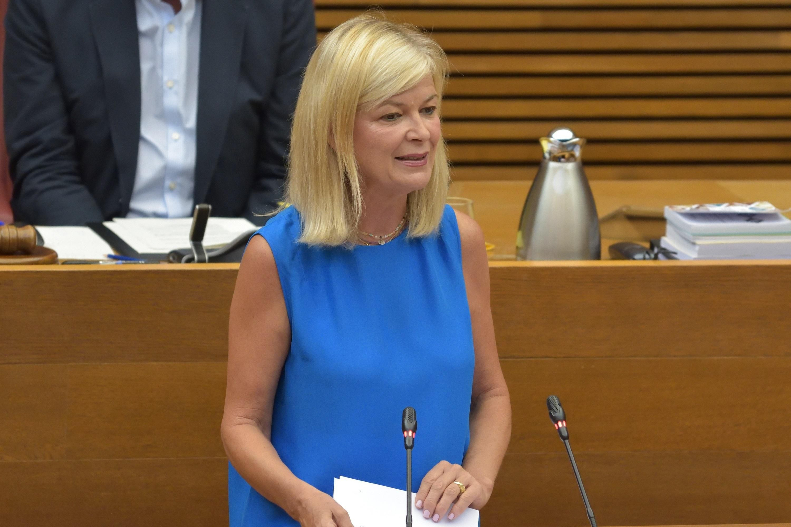 Imatge d'arxiu de la conselleria de Justícia, Gabriela Bravo, durant una compareixença de la diputació permanent de les Corts Imatge d'arxiu de la conselleria de Justícia, Gabriela Bravo, durant una compareixença de la diputació permanent en Les Corts