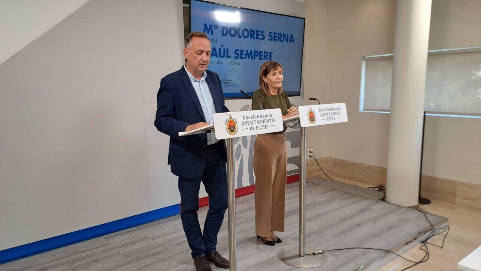 El regidor de Pedanies de l'Ajuntament d'Elx, Raúl Sempere, i l'edil de Districtes, Loli Serna, en imatge d'arxiu