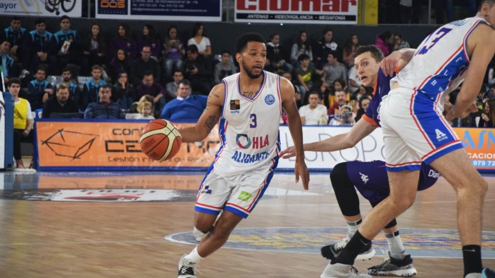 Justin Pitts inicia una acció