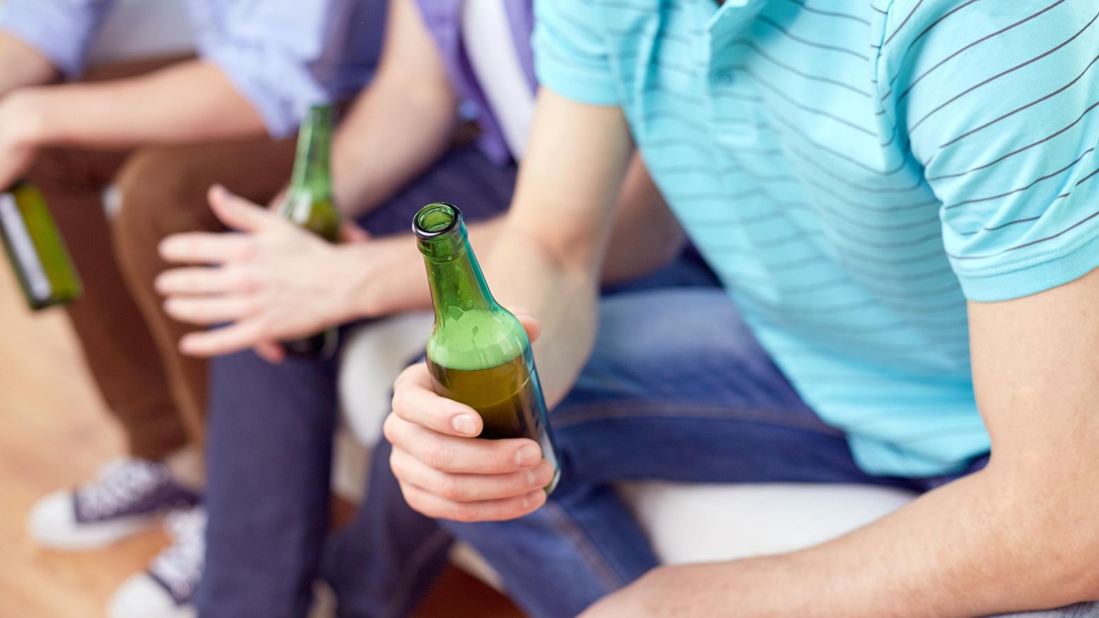 La drunkorexia pot apareixer en contextos com el botellot, ja que molts joven socialitzen amb l'alcohol