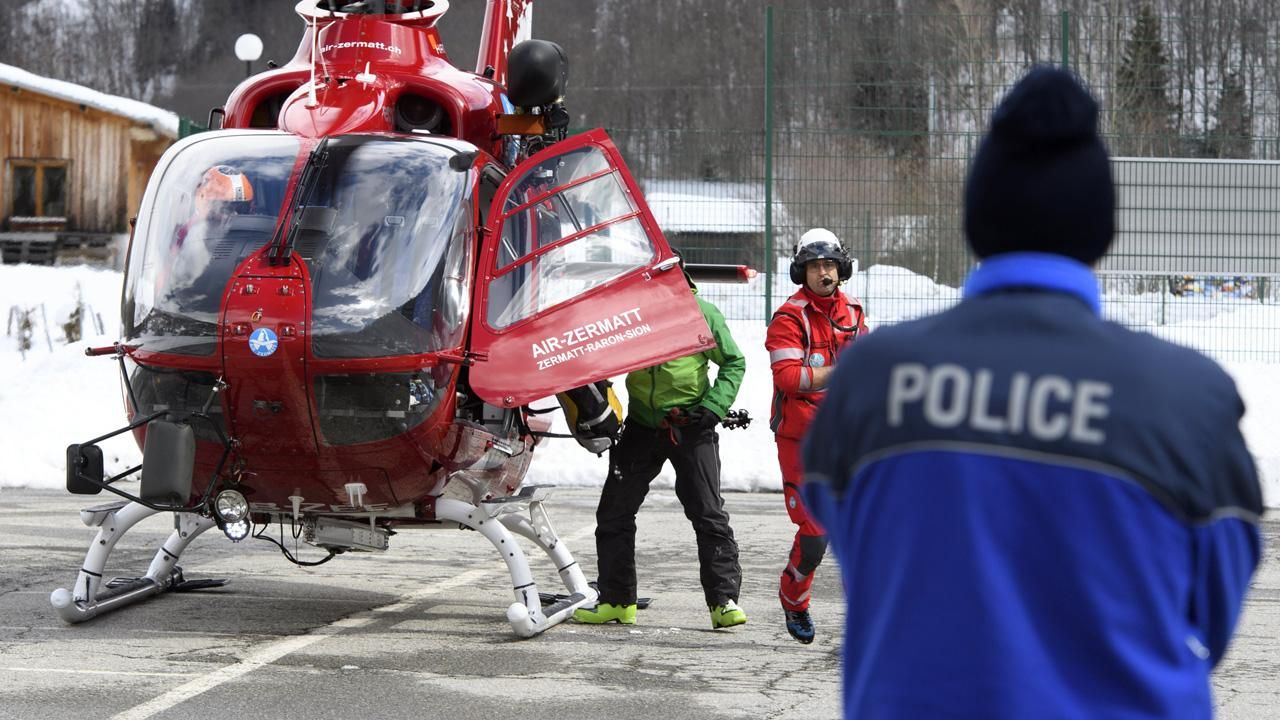 Un dels helicòpters que ha treballat en les tasques de recerca Un dels helicòpters que ha treballat en les tasques de recerca