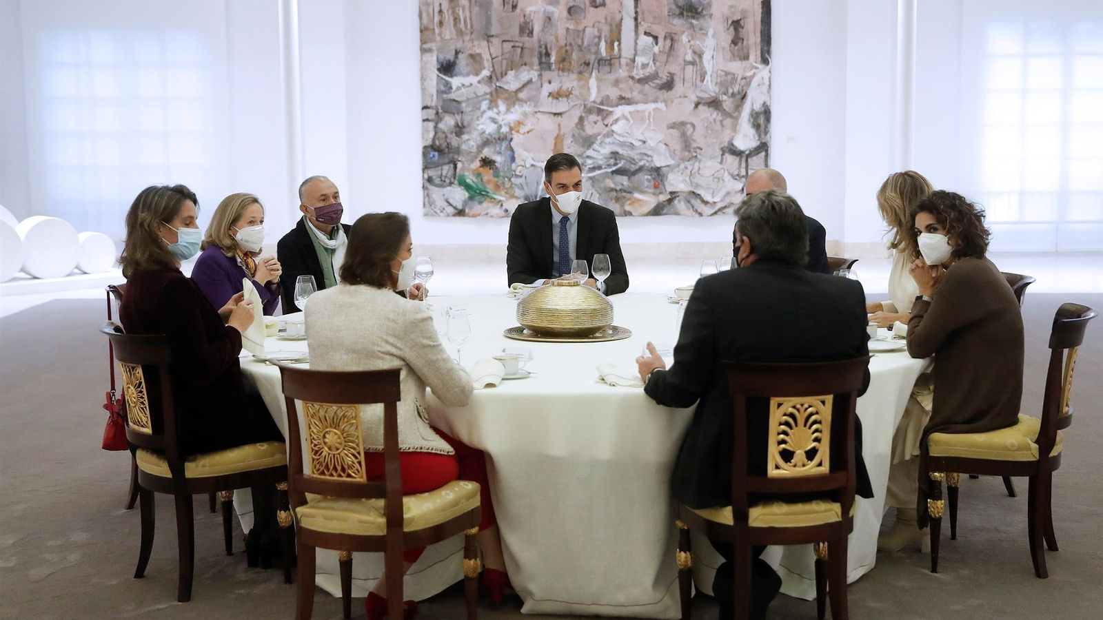 El president del govern espanyol Pedro Sánchez i la part econòmica de l'executiu amb els respresentants d'UGT i CCOO