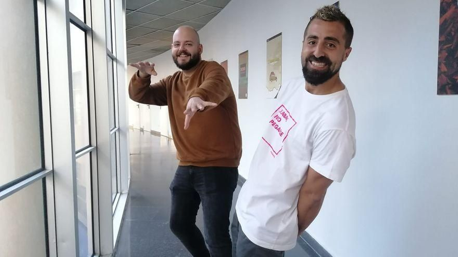 Artur Martínez i José Beteta en una visita al centre de Producció de Programes d'À Punt Mèdia per a presentar el seu segon treball