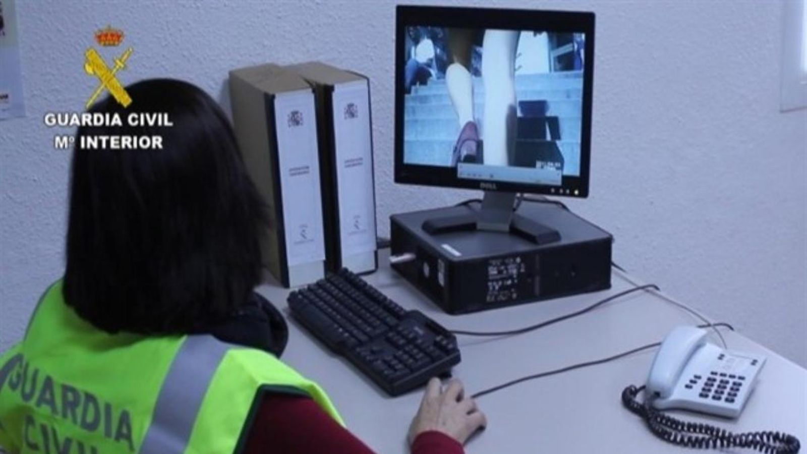 El Constitucional estableix també l'ús de la càmera oculta només serà "excepcionalment" legítima "quan no hi haja mitjans menys intrusius per a obtindre la informació” | EP
