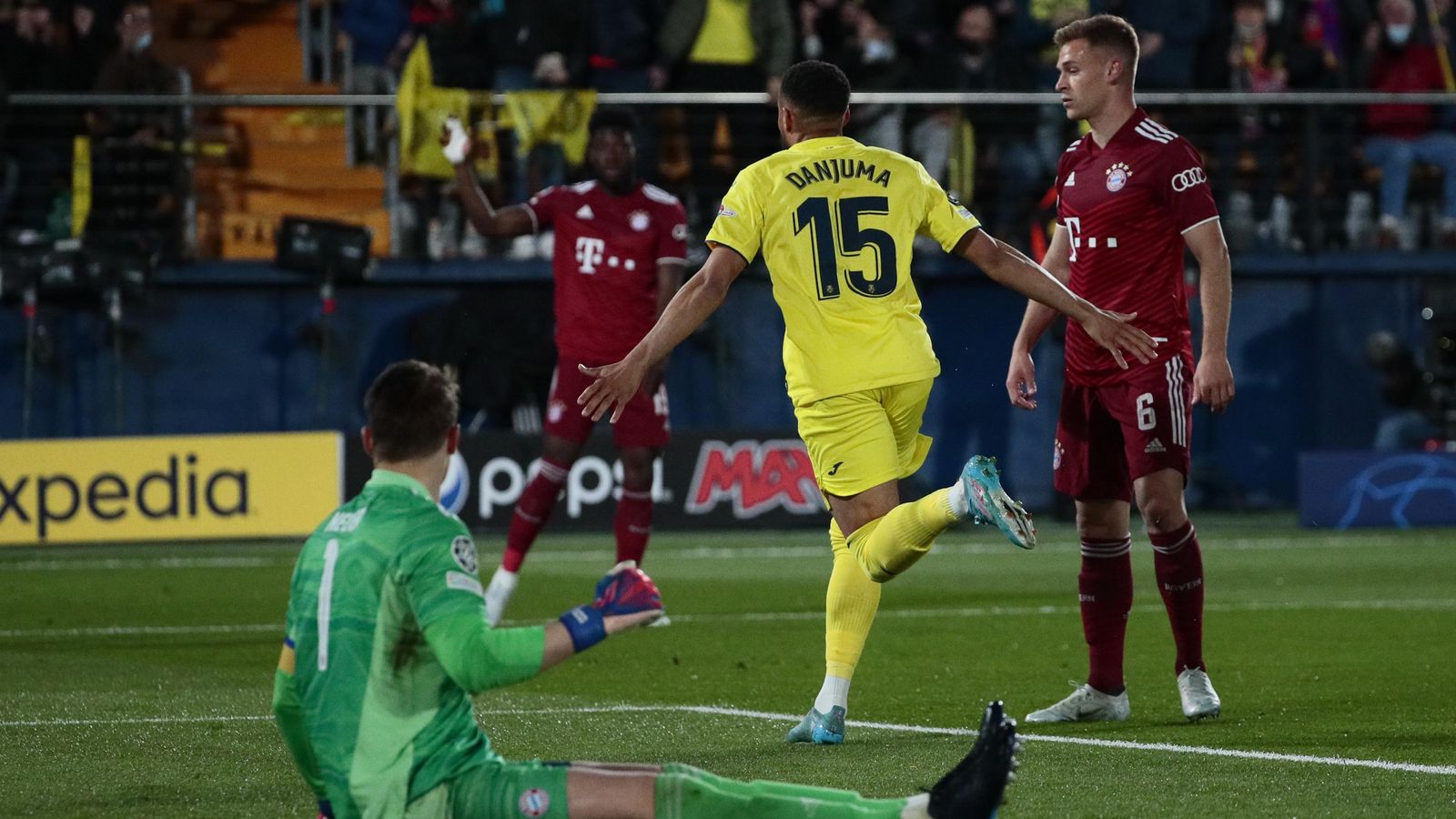 El davanter neerlandés celebra el gol contra el Bayern de Munic