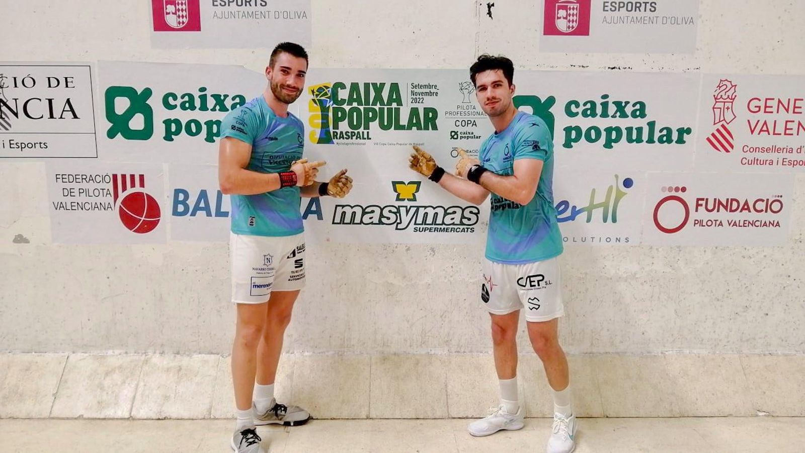 Salelles i Seve mostren l'alegria per la victòria