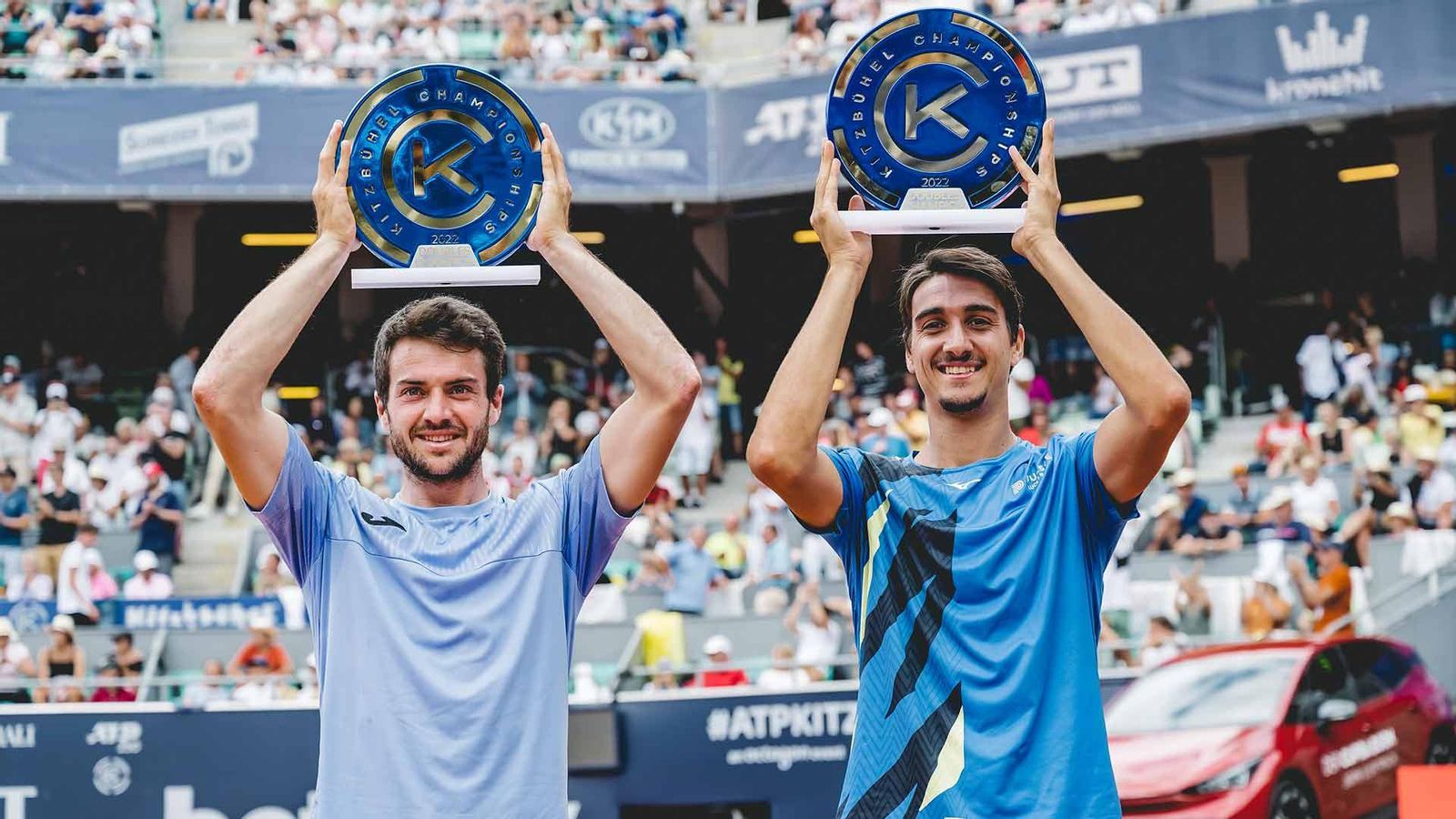 Pedro Martínez Portero i Lorenzo Sonego, amb el trofeu de campions