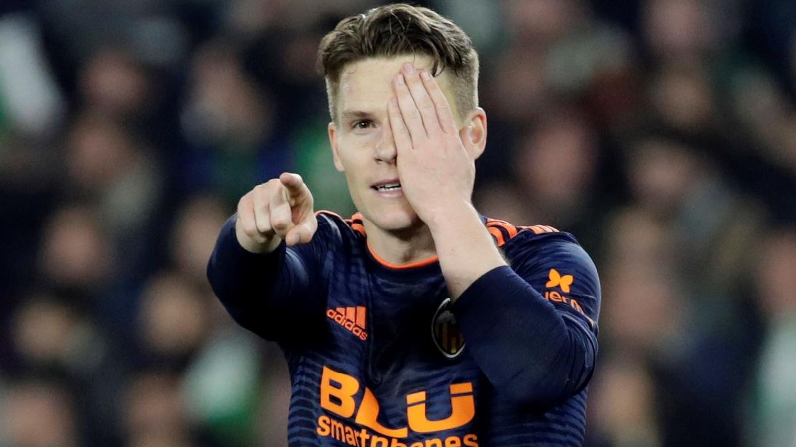 Gameiro celebra el seu gol, el segon del València