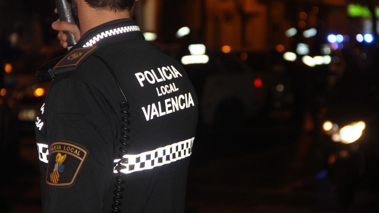 Un agent de la policia local de València