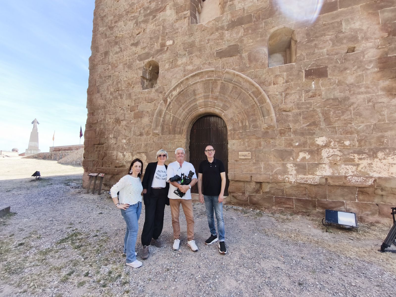 L'equip del documental 'Jaume I, l’influencer medieval' al Castell de Montsó