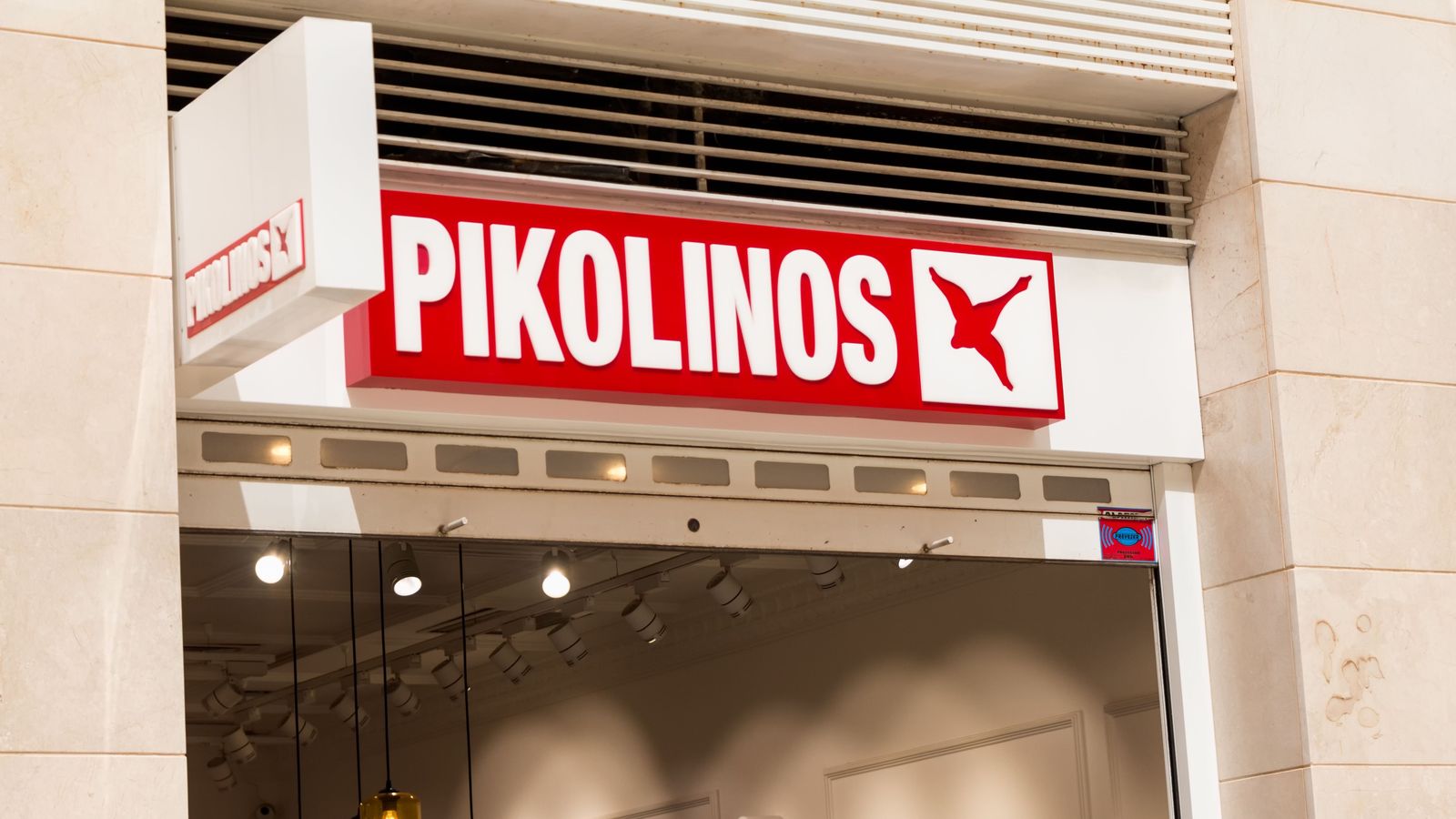 Façana d'una botiga de Pikolinos