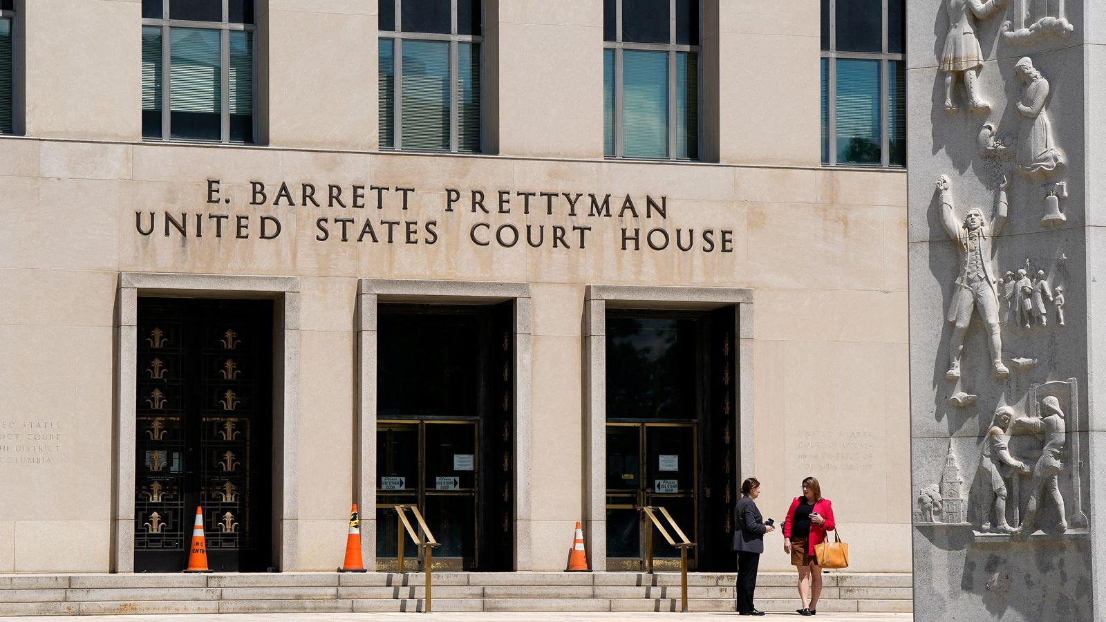 Façana del tribunal federal on ha comparegut este dilluns Cole Allen, acusat d'intentar assassinar Trump