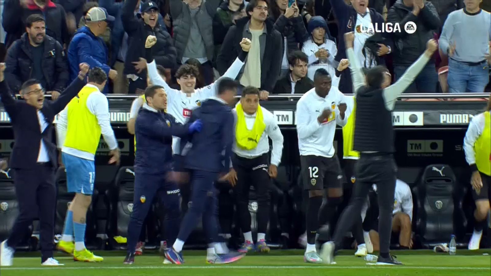 Els jugadors del València CF celebren un gol