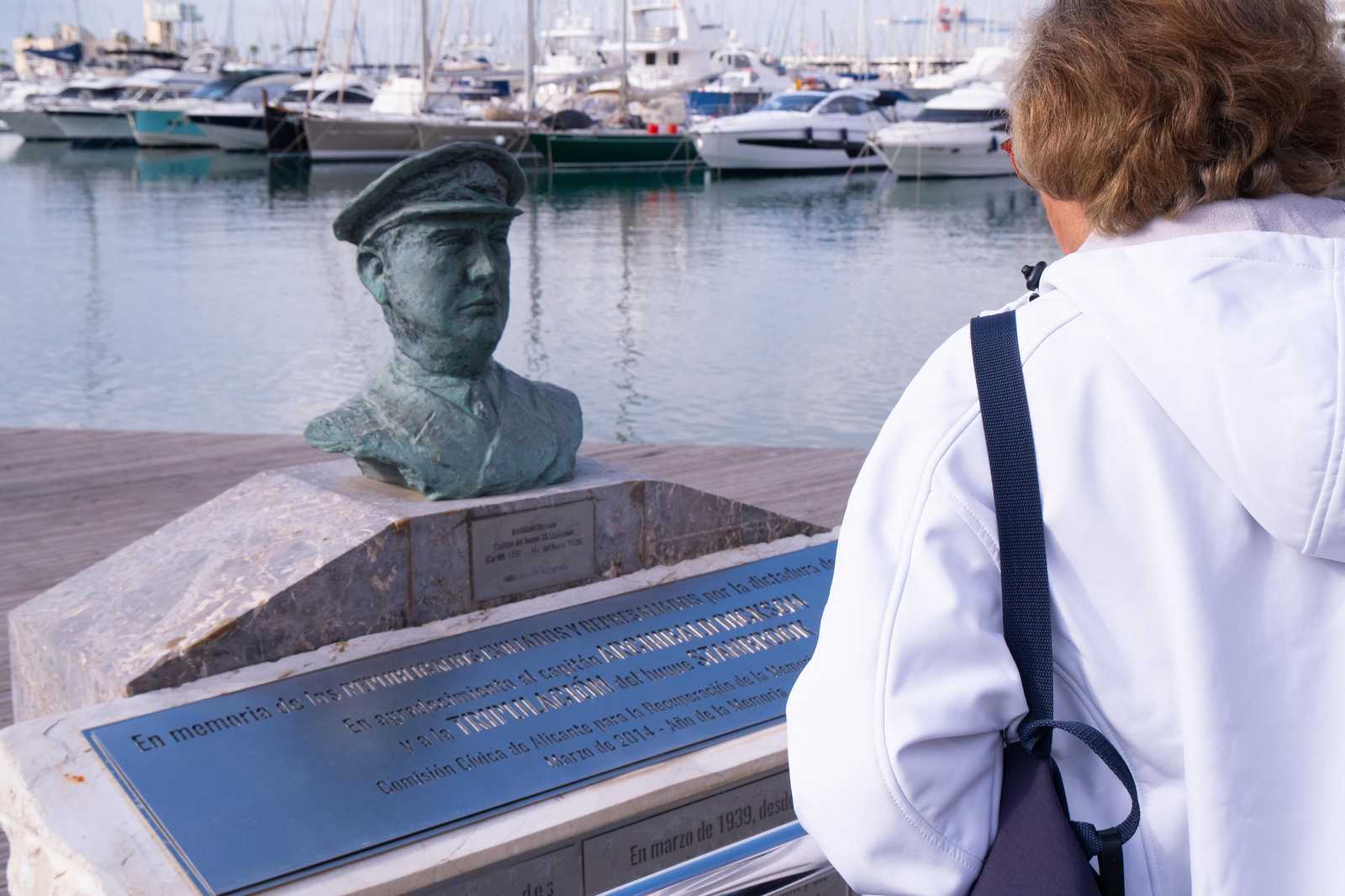Bust d'Archibald Dickson al port d'Alacant