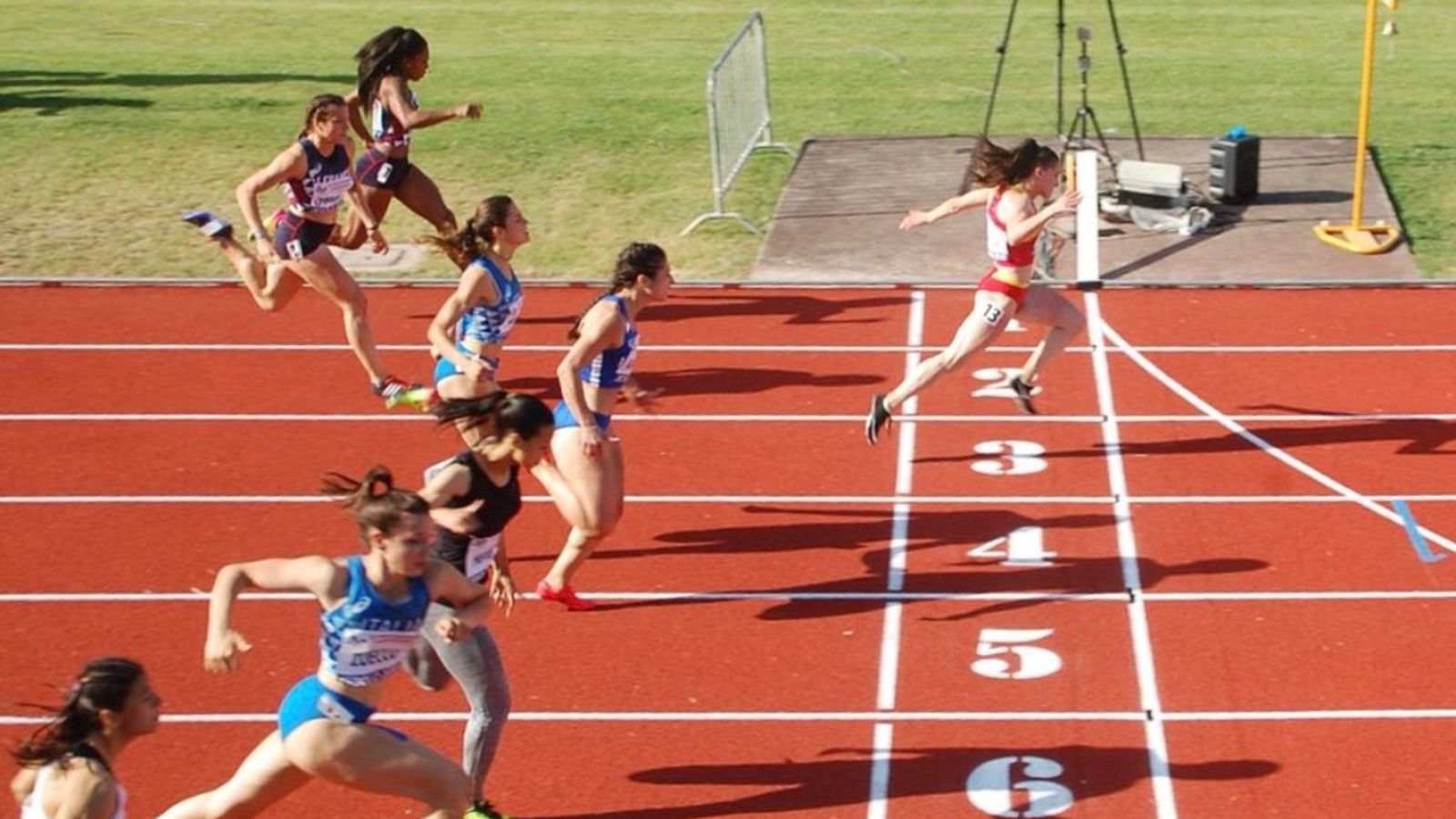 Paula Sevilla entra destacada a meta