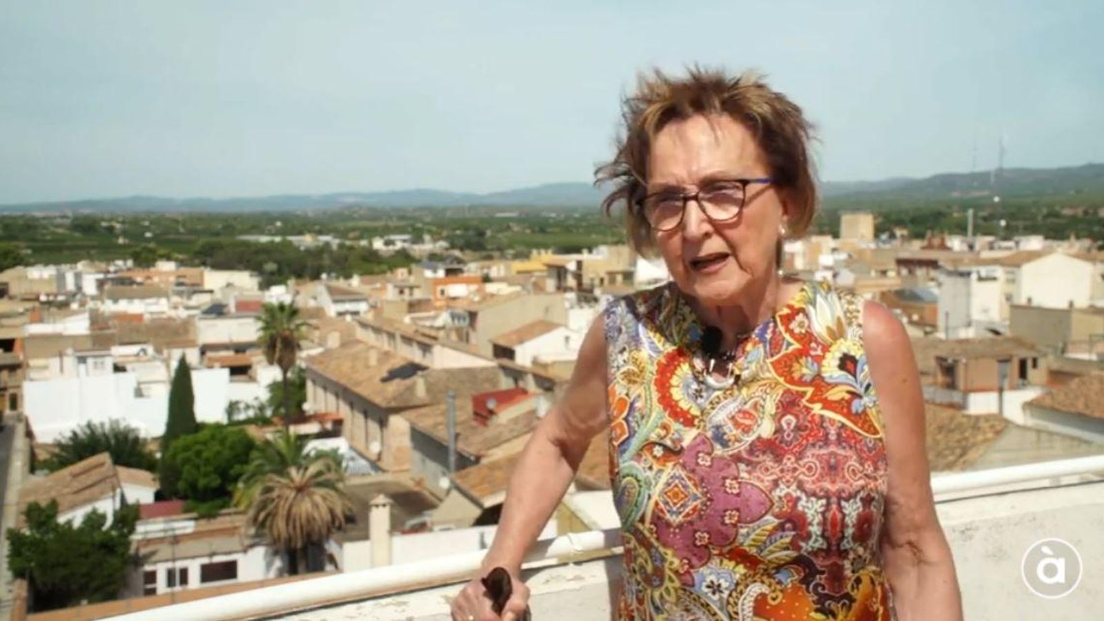 Amparo Doménech, veïna i membre del Centre d'Estudis Locals de Bétera, durant l'entrevista d'À Punt Notícies