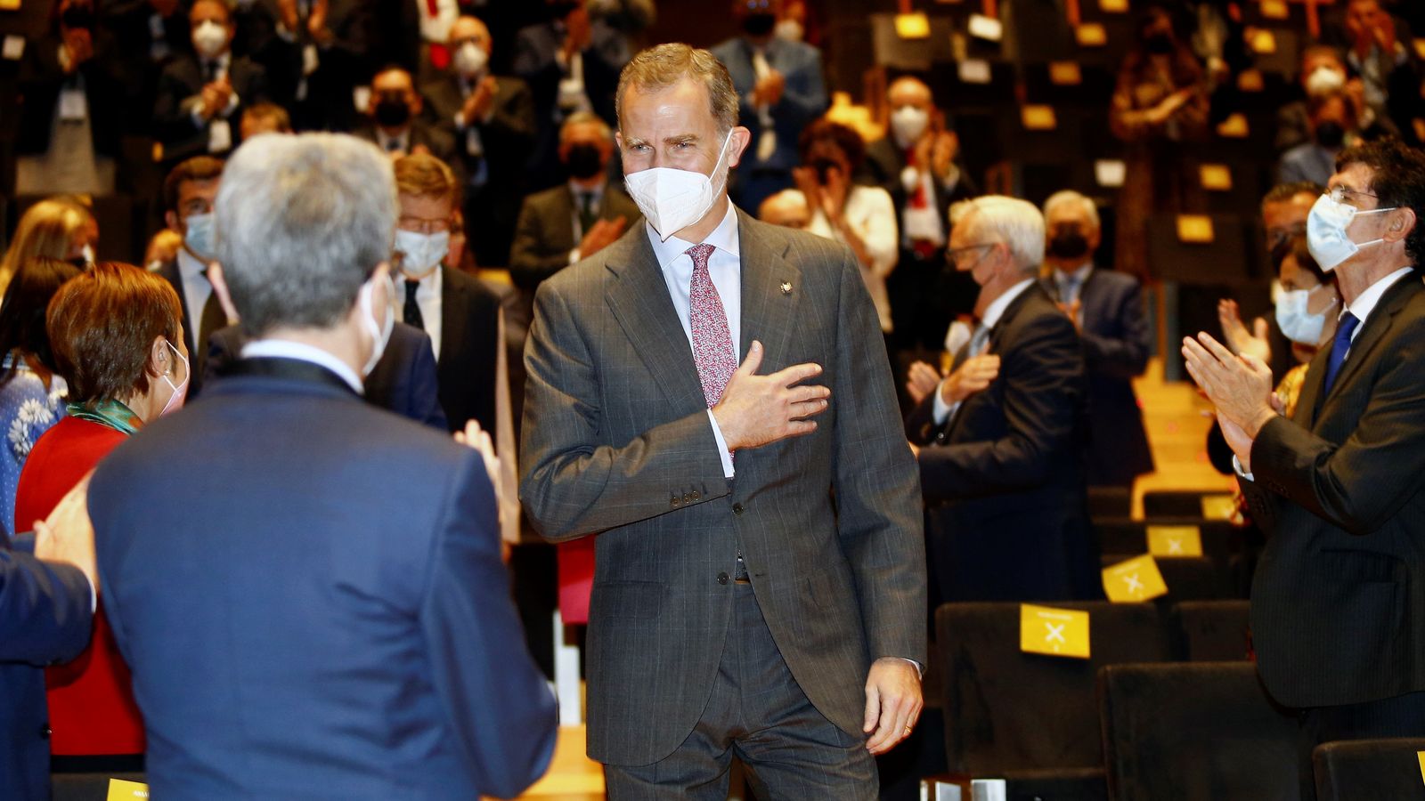 El rei Felip VI al paranimf de la Universitat Jaume I, on ha acudit a l'acte de la Confederació Empresarial Valenciana (CEV)