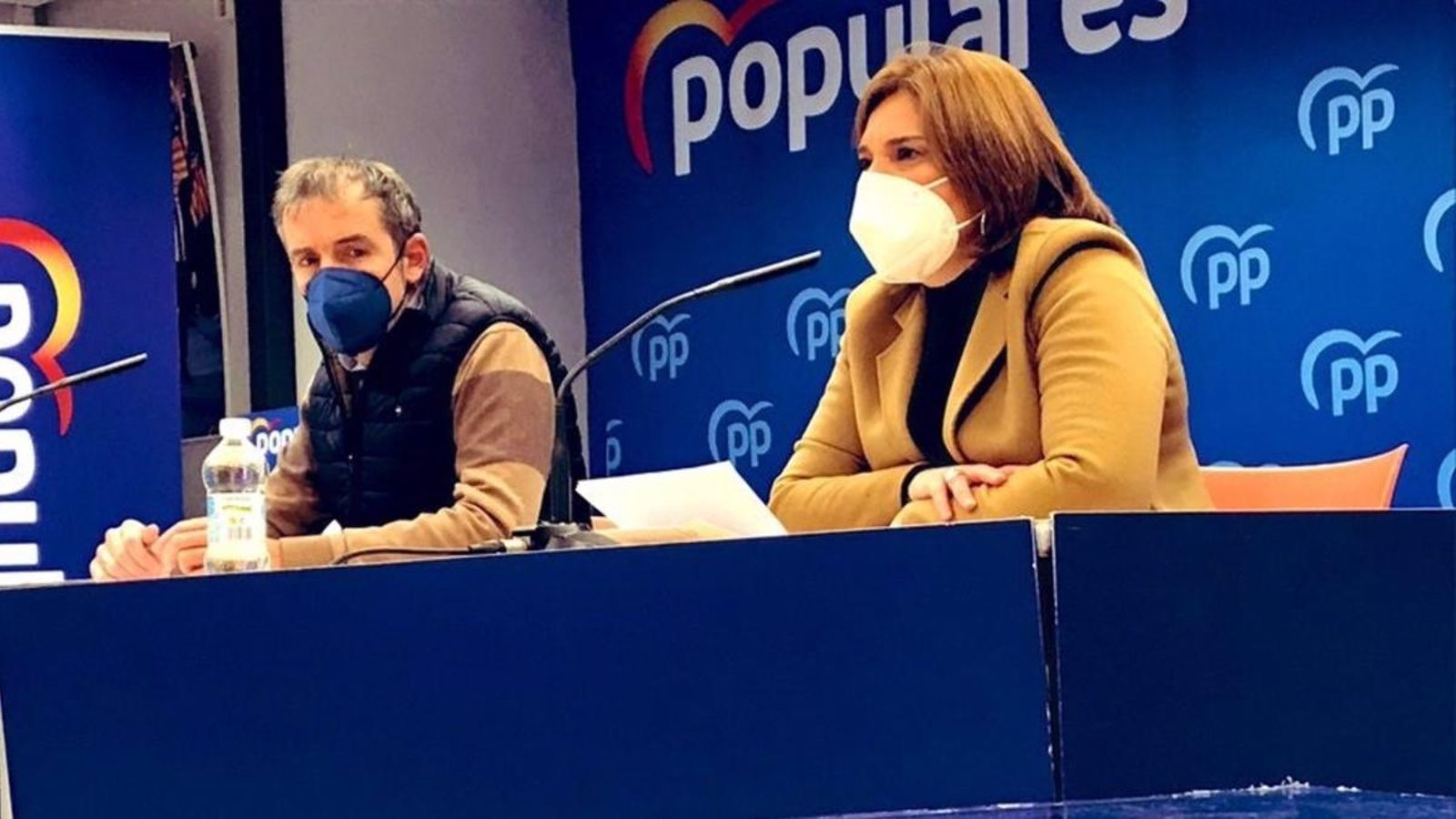 L'alcalde de Moncofa, Wenceslao Alós, junt amb la presidenta del PPCV, Isabel Bonig, aquest dimarts