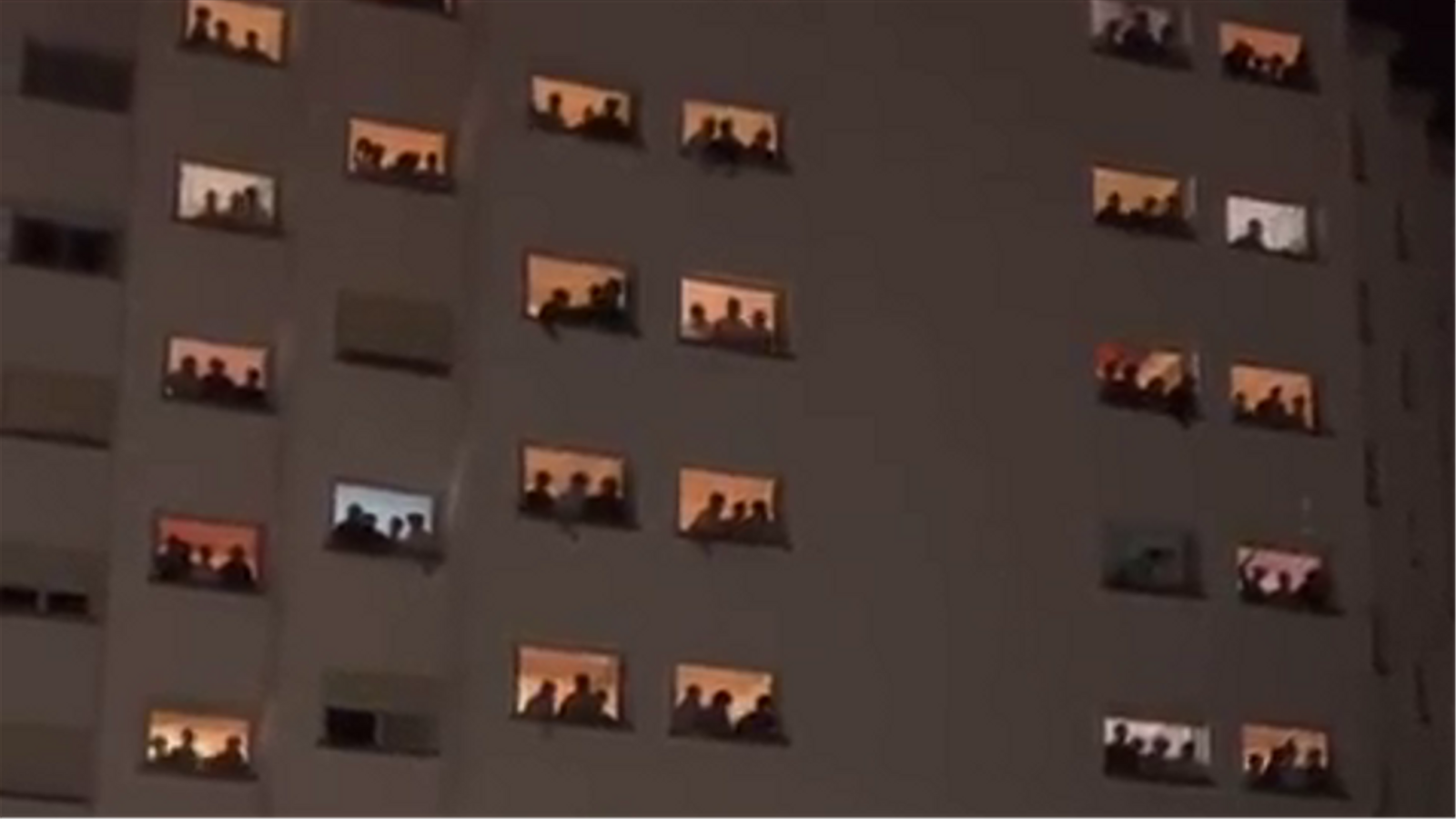 Moment de l'acte d'insults i crits masclistes  al col·legi Elías Ahuja, el passat diumenge